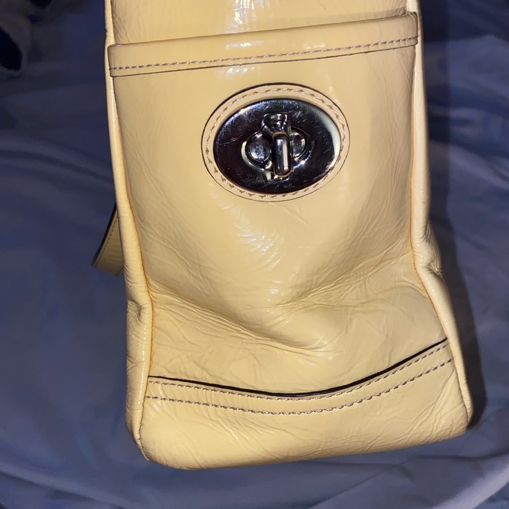 Coach Gallery East West Tote EUC - Picture 7 of 9